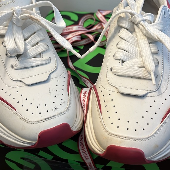 Need lite cleaning , small scuff on right foot shoe. - Picture 6 of 6